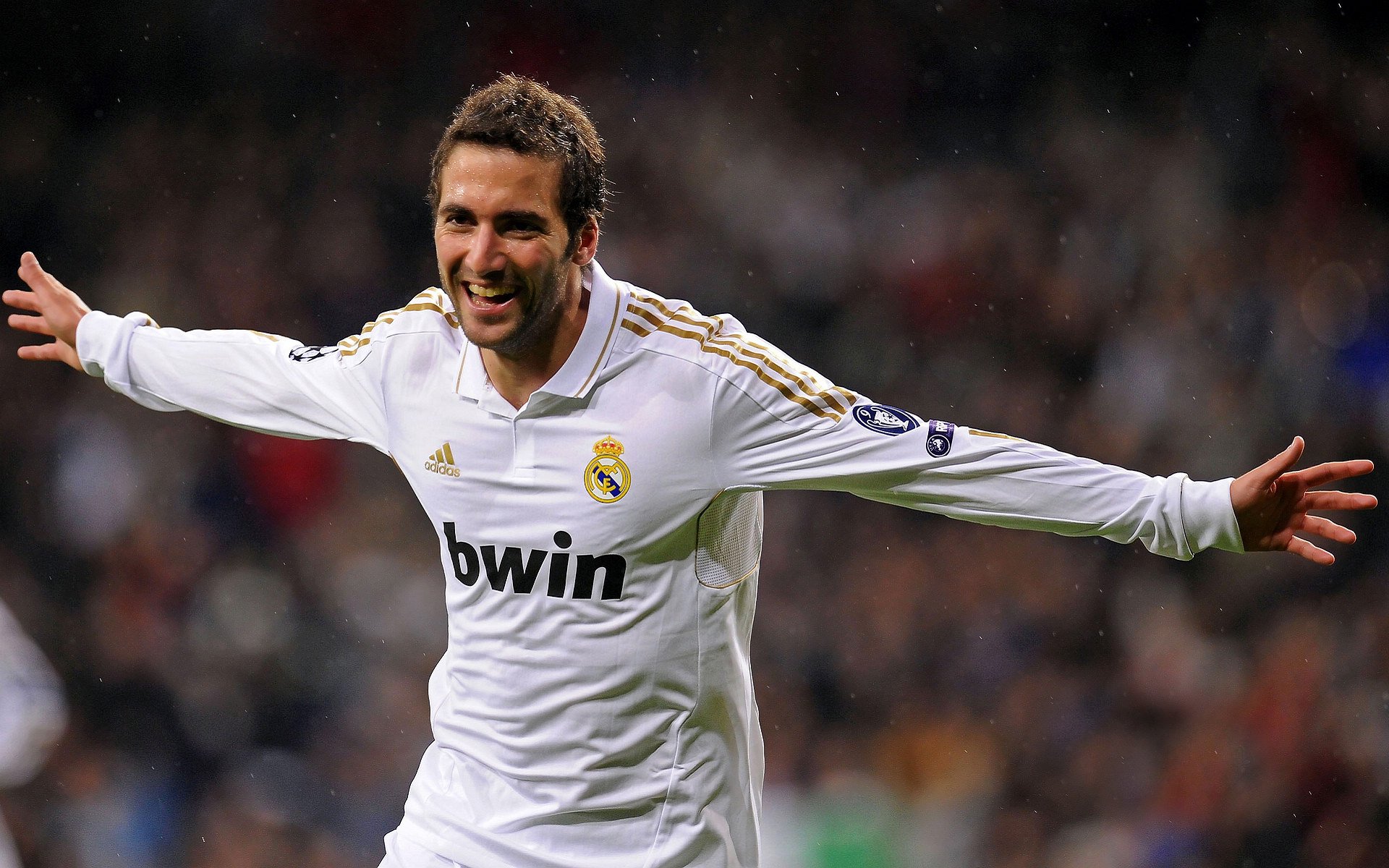 广州队员表现抢眼，力争实现逆转！，广州队队员号码