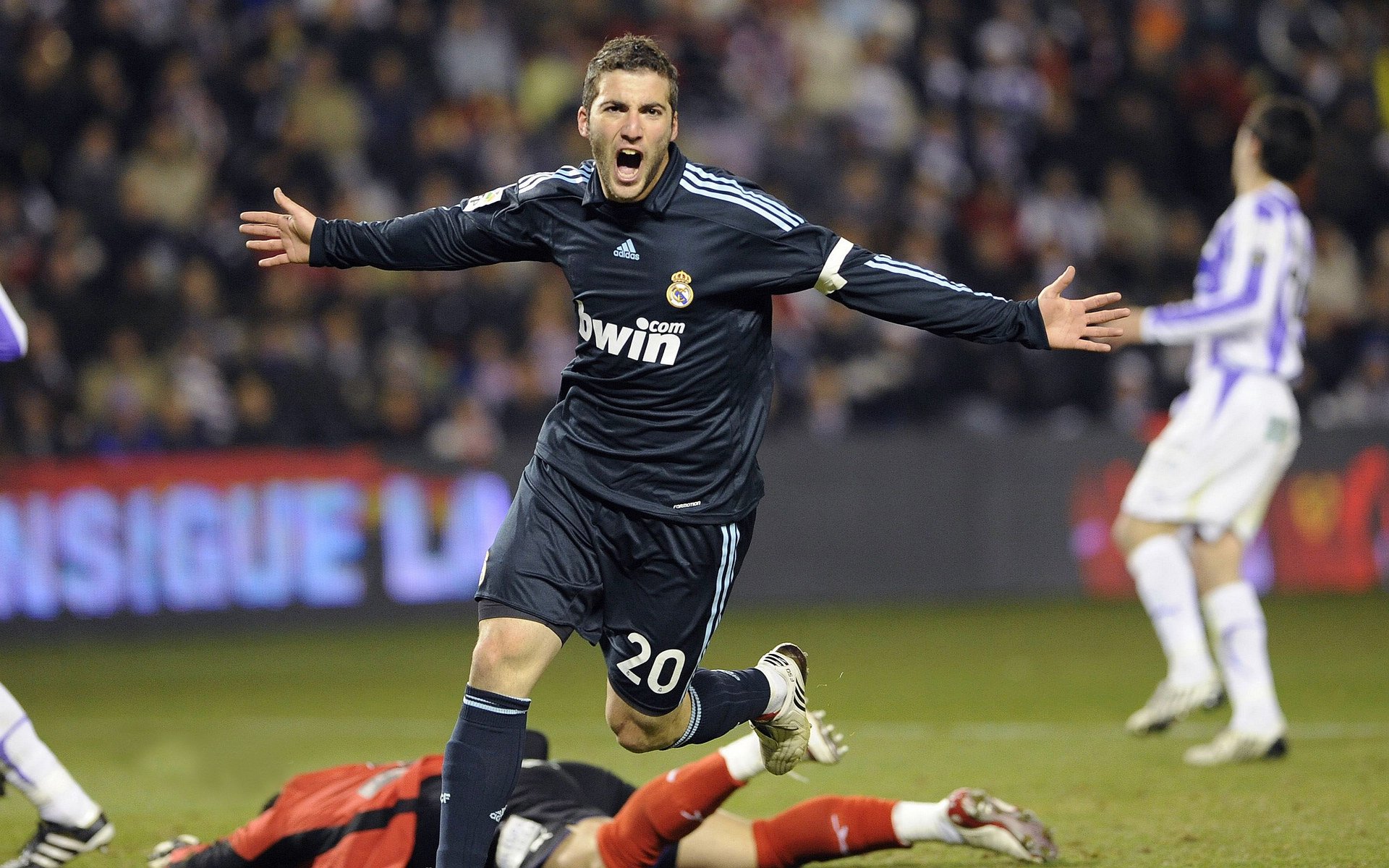 湖人险胜快船，总决赛中詹姆斯创下生涯新高，湖人总冠军詹姆斯说了什么